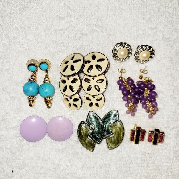 no brand Accessories - Set of 7 Vintage Earrings